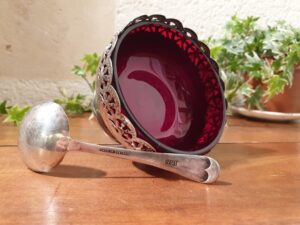 Sucrier anglais rouge rubis ancien