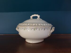 Soupière Longwy aux violettes