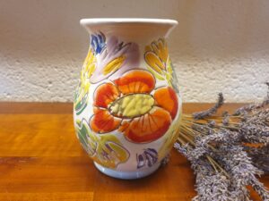 Petit vase au décor floral