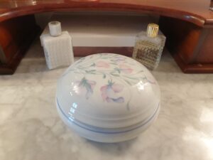 Boîte à bijoux en porcelaine