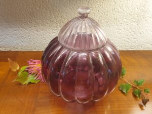 Bonbonnière en verre moulé