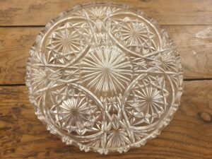 Plateau en verre ancien aux rosasses