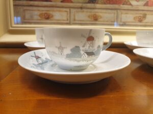 Tasses au moulin en porcelaine fine