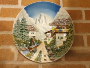 Assiette décorative en majolique