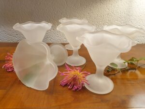 Coupes à glace en verre givré