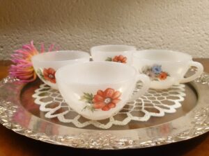 Tasses en Arcopal décor floral