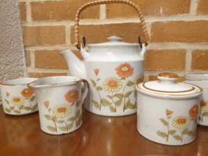 Service à thé grès aux marguerites