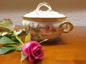 Boîte à bijoux en porcelaine