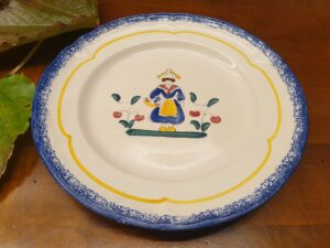 Assiette bretonne faïence de Pornic
