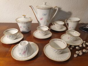 Service à thé en porcelaine ancienne