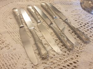 Couteaux de table anciens